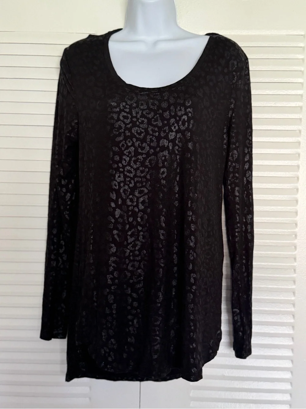 White House Black Market Black Leopard-Print Long Sleeve Scoop Neck Top size sma